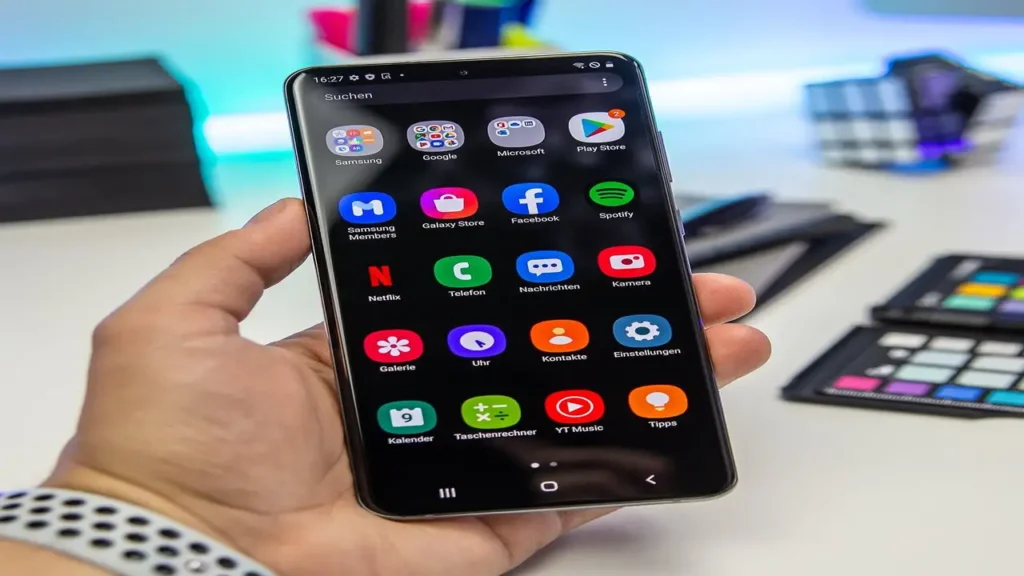 تجارب دولية.. الشيوخ المصري يناقش ضوابط استخدام الأطفال للهواتف الذكية داخل الجلسة العامة